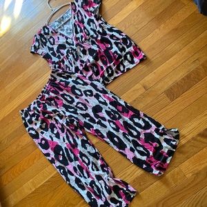 Sexy low cleavage top adds style to this cotton set